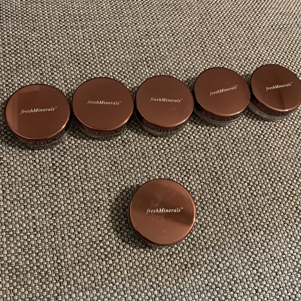 Fresh minerals loose powder foundation